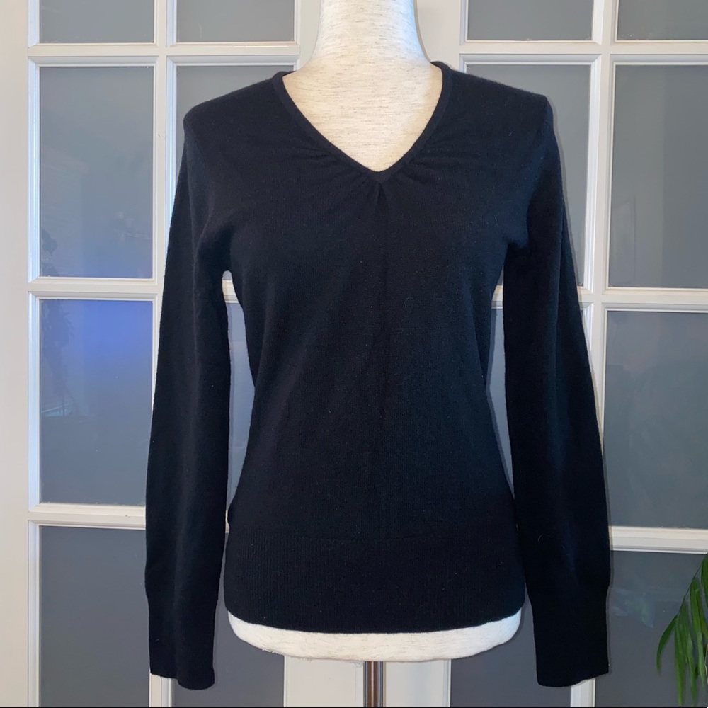 EUC Women’s Size Medium, Apt. 9 100% Cashmere Black V-Neck Sweater